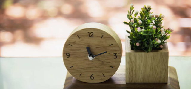 Wecker aus Holz