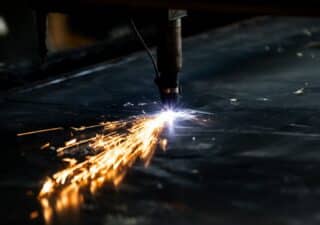 Laserschweissen. Ein Laserschweißgerät in Action