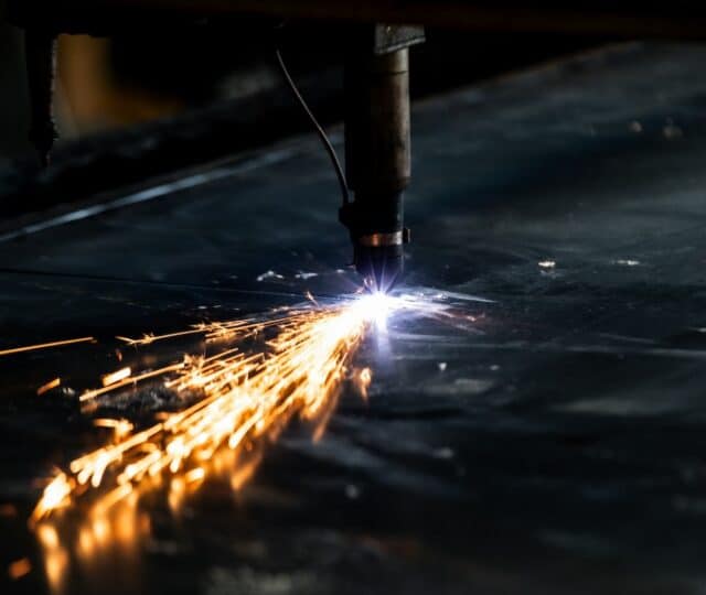 Laserschweissen. Ein Laserschweißgerät in Action